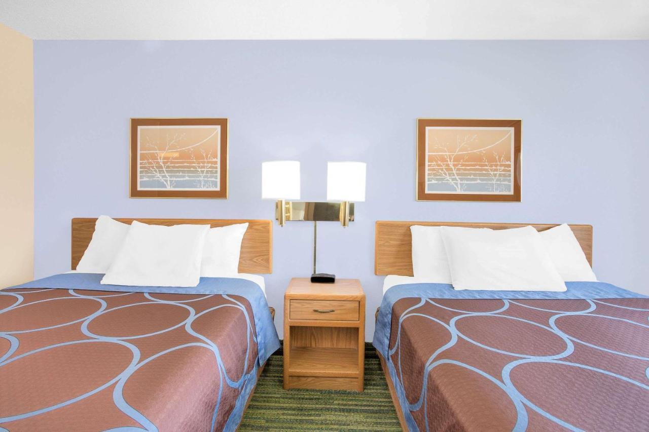 Boarders & By Cobblestone Cedar Falls 2*