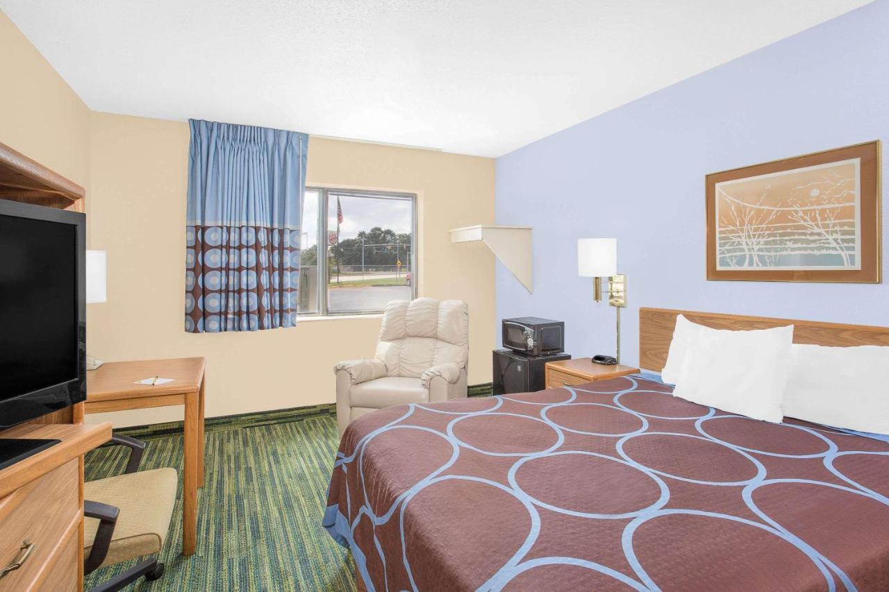 Boarders & By Cobblestone Cedar Falls Hotel Waterloo